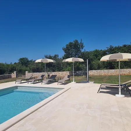 Luxury Serena 2022 - With Heated Pool *