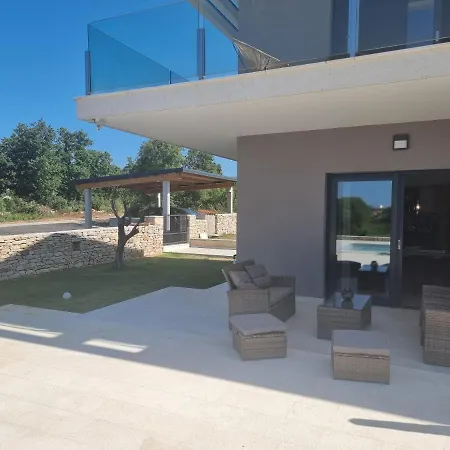 Luxury Serena 2022 - With Heated Pool
