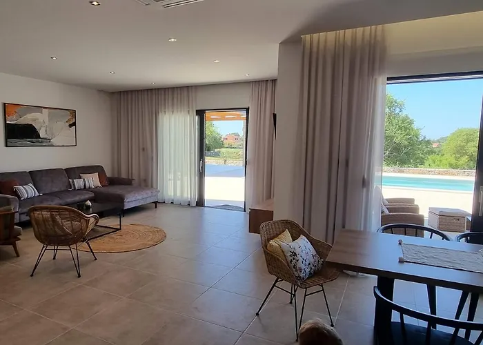 Vila Luxury Serena 2022 - With Heated Pool