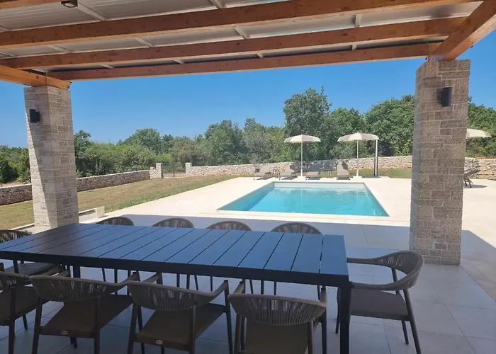 Luxury Serena 2022 - With Heated Pool *