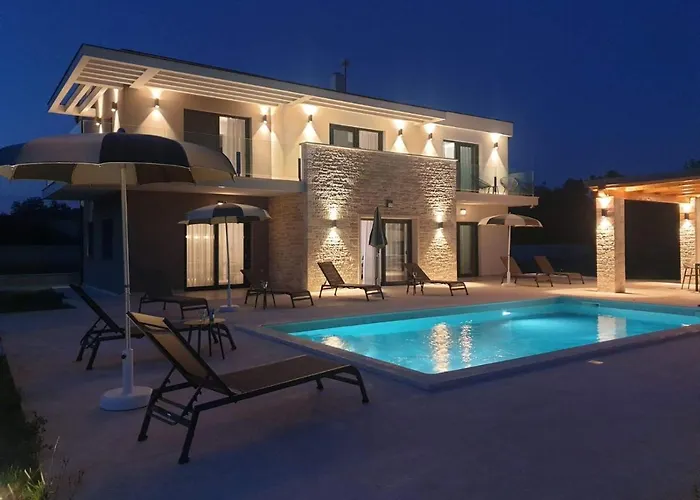 Luxury Serena 2022 - With Heated Pool