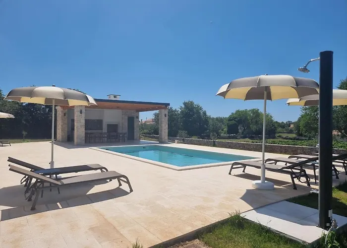 Luxury Serena 2022 - With Heated Pool Vila