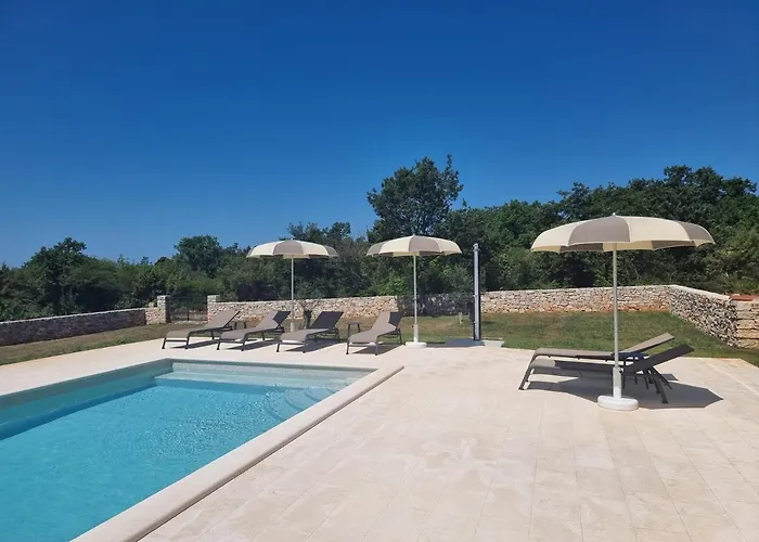 Luxury Serena 2022 - With Heated Pool *