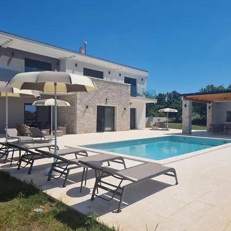Villa Luxury Serena 2022 - With Heated Pool