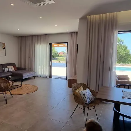 Vila Luxury Serena 2022 - With Heated Pool