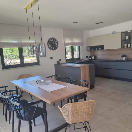 Villa Luxury Serena 2022 - With Heated Pool