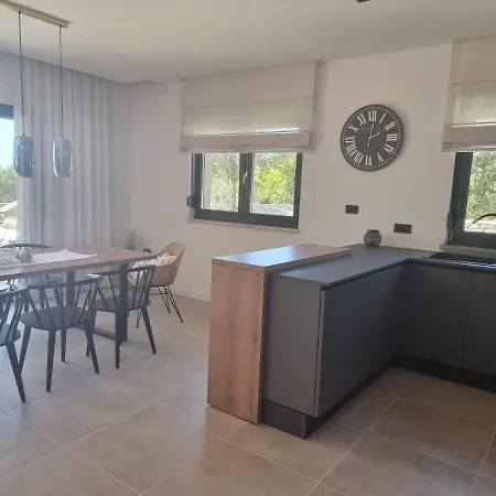 Luxury Serena 2022 - With Heated Pool Villa Cukrici