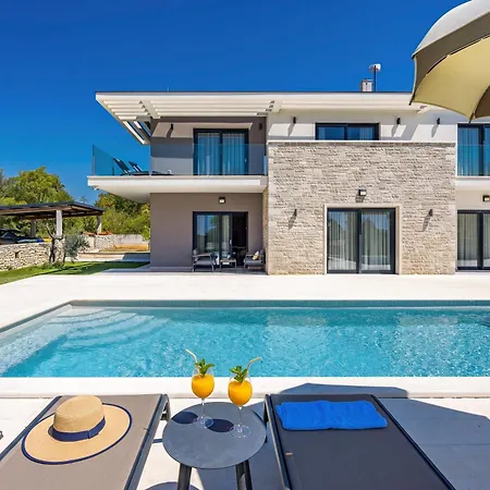 Villa Luxury Serena 2022 - With Heated Pool