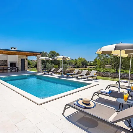 Luxury Serena 2022 - With Heated Pool Villa *