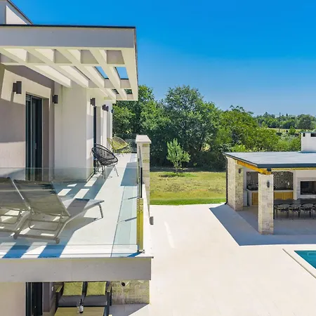 Luxury Serena 2022 - With Heated Pool *