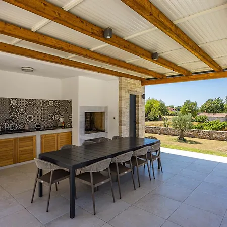 Luxury Serena 2022 - With Heated Pool Villa