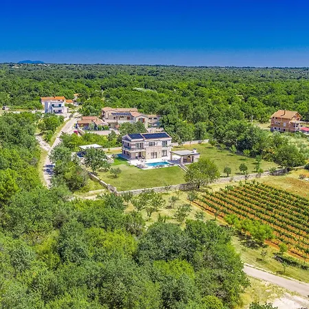 Luxury Serena 2022 - With Heated Pool Villa *