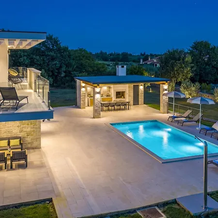 Luxury Serena 2022 - With Heated Pool Villa
