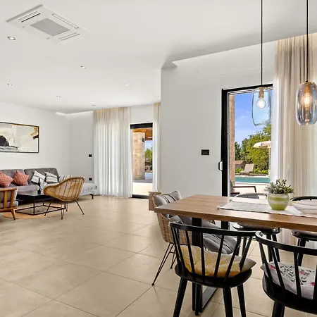 Villa Luxury Serena 2022 - With Heated Pool