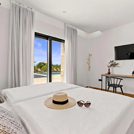 Villa Luxury Serena 2022 - With Heated Pool Cukrici