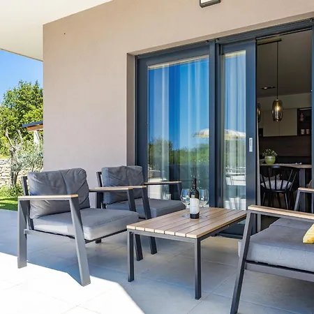 Luxury Serena 2022 - With Heated Pool Villa Cukrici